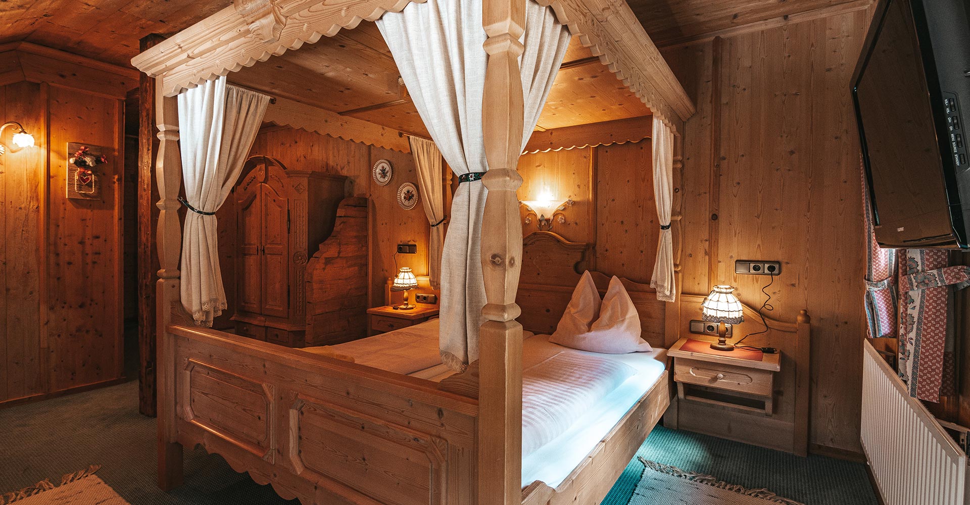 Doppel- Dreibettzimmer„Hüttenflair“
